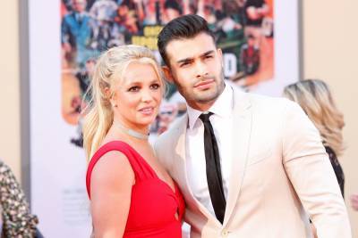 Sam Asghari Claps Back At Kelly Oxford For Her ‘Scary’ Comments On Pic Of Britney Spears - etcanada.com