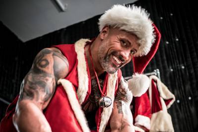 Behind-the-scenes photos offer look at The Rock as ‘Dwanta Claus’ - nypost.com - parish St. Martin
