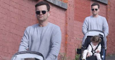 Declan Donnelly takes his daughter Isla, 2, for a stroll in London - www.msn.com - London