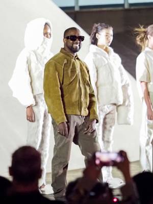 Kanye West Walks On Water For His Sunday Service - etcanada.com - Choir