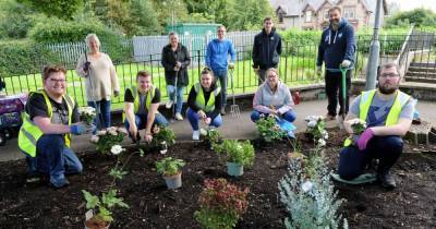 Neighbours have mucked in to revamp Johnstone green space - www.dailyrecord.co.uk