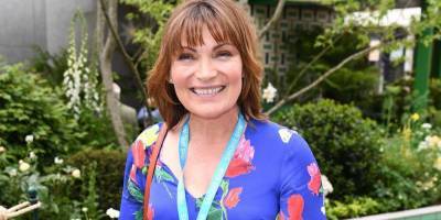 Lorraine Kelly shares throwback snap from her wedding to celebrate 28th anniversary - www.msn.com