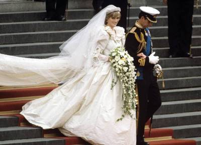 The Crown’s Emma Corrin describes silence as she stepped out in Diana’s wedding dress - evoke.ie - Britain - county Emanuel