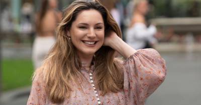 Kelly Brook looks sensational as she arrives at work showing off her slender waist in stylish outfit - www.ok.co.uk