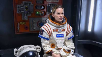 'Away' Boss on the Obamas, Sex in Space and Life on Mars in Season 2 (Exclusive) - www.etonline.com