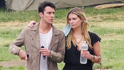 Mischa Barton Packs On the PDA With Hot New Mystery Man During Stroll In CA — Pics - hollywoodlife.com - Los Angeles, county Park