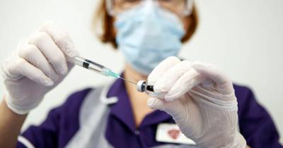 Hospitals are planning to delay the second dose of the coronavirus vaccines to doctors and nurses - worried unions say the delay is 'bizarre' - www.manchestereveningnews.co.uk