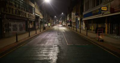 At midnight the snow fell on a New Year's Eve like no other and Manchester stayed home to say good riddance to 2020 - www.manchestereveningnews.co.uk - Manchester