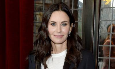 Courteney Cox reveals New Year's Eve fail in hilarious video – watch - hellomagazine.com