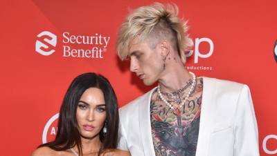 Megan Fox Machine Gun Kelly Kiss Touch Tongues In Wild PDA Moment On NYE – See Pics - hollywoodlife.com - New York