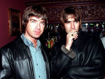 Liam Gallagher calls for Oasis reunion in New Year message to Noel - www.nme.com - Paris