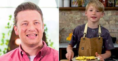 Jamie Oliver's son Buddy unveils dad's genius scrambled eggs hack - www.msn.com