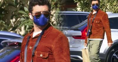 Orlando Bloom cuts a casual figure in a suede shirt and joggers - www.msn.com - Spain - Washington