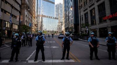 Woman in Chicago plows through barricade near Trump hotel: report - www.foxnews.com - Chicago