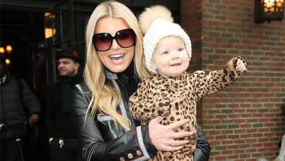 Jessica Simpson’s Precious Daughter Birdie, 1, Looks Like Her Mini-Me In Sunhat Tiny Swimsuit: See Pic - hollywoodlife.com