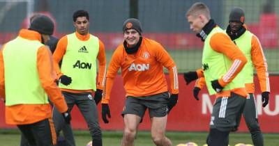 Manchester United line up vs Burnley includes Edinson Cavani and Eric Bailly - www.manchestereveningnews.co.uk - Manchester