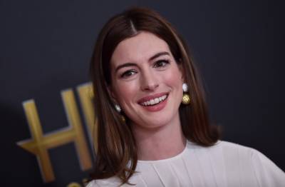 Anne Hathaway Reveals Leonardo DiCaprio Was Her First Celebrity Crush - etcanada.com