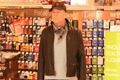 Bruce Willis calls not wearing mask in Rite Aid ‘an error in judgment’ - nypost.com - Los Angeles