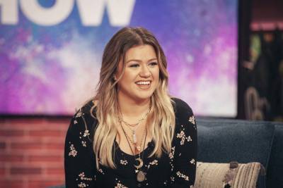 Kelly Clarkson Hops On The ‘Sin Wagon’ For The Chicks Cover - etcanada.com