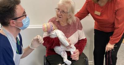 Clutching a dementia doll, this is the moment Sheila Butler, 90, led fellow care home residents in getting the vaccine - www.manchestereveningnews.co.uk