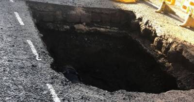 Burst water main damages businesses and leaves large hole in busy road - www.manchestereveningnews.co.uk