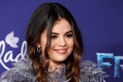 Selena Gomez Announces New Spanish-Language Single ‘De Una Vez’ - etcanada.com - Spain