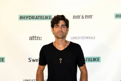 Adrian Grenier - Adrian Grenier Plunges Into His Freezing Cold Pool In The Nude - etcanada.com