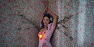 Selena Gomez Debuts Spanish Song 'De Una Vez' - Read the Lyrics & English Translation! - www.justjared.com - Britain - Spain - Mexico