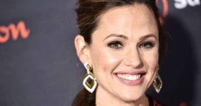 Jennifer Garner just took loungewear to a whole other level - and fans love her for it! - www.msn.com
