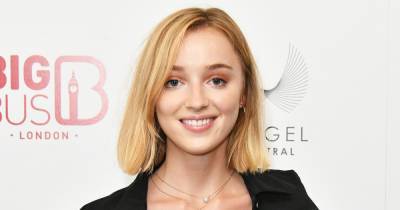 Phoebe Dynevor Was ‘Ready’ to Fast-Forward When She Watched Bridgerton’s NSFW Love Scenes With Her Grandparents - www.usmagazine.com