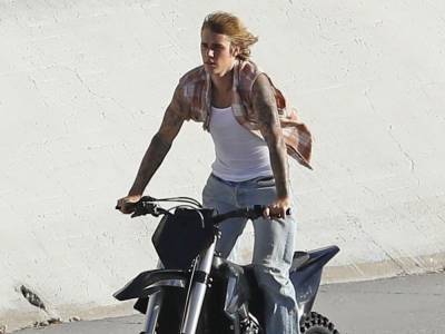 Justin Bieber Rides Motorcycle While Filming In Los Angeles River Basins - etcanada.com - Los Angeles - Los Angeles