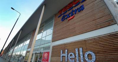 Shoppers report being 'turned away' from Tesco Extra store at centre of Covid-19 outbreak - www.manchestereveningnews.co.uk