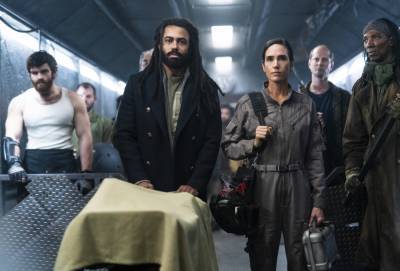 ‘Snowpiercer’ Season 2: Sean Bean Gives The Train Some Direction, But The Series Still Isn’t On Track [Review] - theplaylist.net