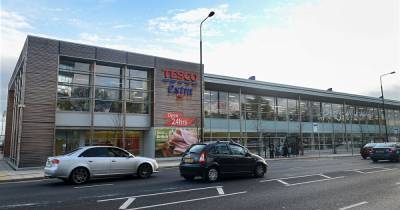 Tesco superstore hit by Coronavirus outbreak reopens to public following 'deep clean' - www.manchestereveningnews.co.uk