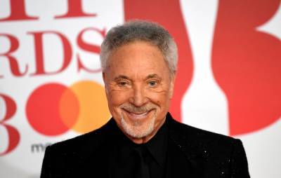 Sir Tom Jones Wows With Impromptu Performance Of ‘With These Hands’ - etcanada.com