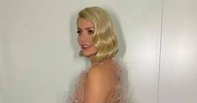 Holly Willoughby stuns in gorgeous pink sequin dress for Dancing On Ice as she shows off new wavy hair - www.ok.co.uk