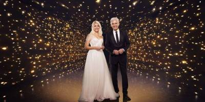 Holly Willoughby wows Dancing on Ice viewers in embellished princess gown - www.msn.com