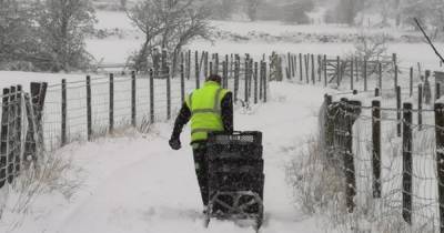 Asda shoppers stunned after photo of delivery driver walking through snow goes viral - www.dailyrecord.co.uk