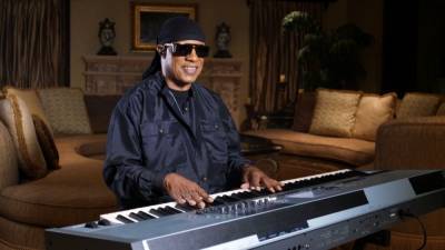 Stevie Wonder Calls On Biden-Harris Administration To Reconcile Inequality During Video Honouring Martin Luther King Jr. Day - etcanada.com