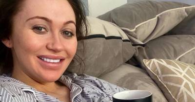 Pregnant Charlotte Dawson hilariously uses her baby bump as a cup holder as she nears her due date - www.ok.co.uk - county Dawson