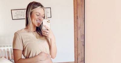 Pregnant Sadie Robertson Shows Bare Baby Bump at 25 Weeks: ‘Love This Little Girl’ - www.usmagazine.com