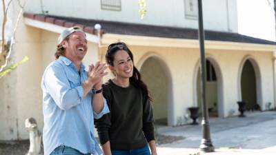 Chip and Joanna Gaines Drop First Magnolia Network's 'Fixer Upper: Welcome Home' Trailer -- Watch - www.etonline.com