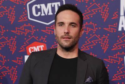 Country Singer Tyler Rich Discovers Dead Body During New Year’s Eve Run - etcanada.com - state Massachusets - county Rich