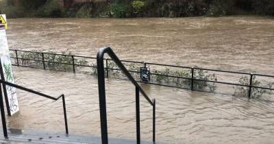Water 'shin-high' after River Irwell burst its banks in Manchester city centre - www.manchestereveningnews.co.uk - Manchester