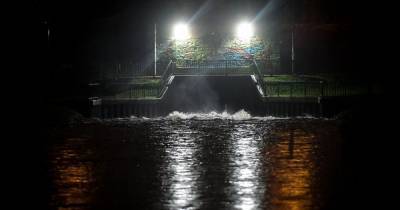 BREAKING: Around 300 homes are being evacuated in Didsbury and Northenden due to flooding danger - www.manchestereveningnews.co.uk