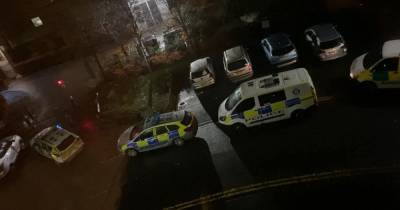 Police race to ongoing incident in Edinburgh as cops and three ambulances spotted on scene - www.dailyrecord.co.uk