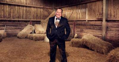 Shaun Williamson up for Emmerdale stint after gaining vital experience on Celebs on the Farm - www.msn.com - county Dale