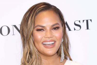 Chrissy Teigen’s ‘Tooth’ Falls Out In A Fruit Roll-Up - etcanada.com