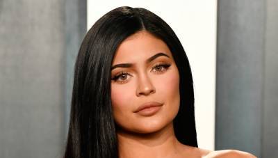 Kylie Jenner Reveals Her Actual Shower & Water Pressure Amid All Those Memes - www.justjared.com
