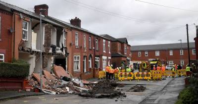 'It's everything I own': Mum and four young children among residents left devastated after sinkhole destroys homes - www.manchestereveningnews.co.uk